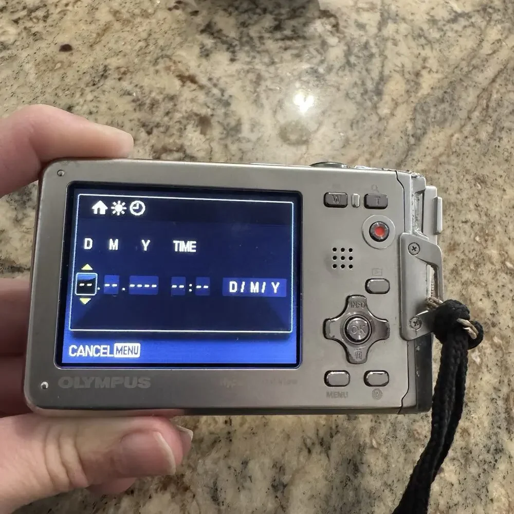 Olympus Stylus Tough TG-830 Shockproof Waterproof GPS 16MP Digital Camera FLAWS